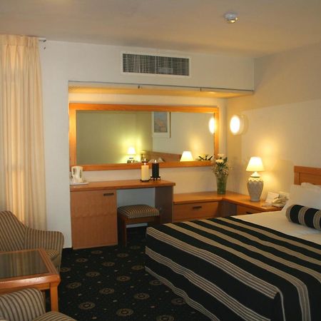 The Seasons Hotel -Studio & Suite Нетания Экстерьер фото