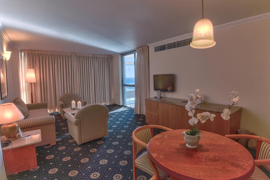 The Seasons Hotel -Studio & Suite Нетания Экстерьер фото