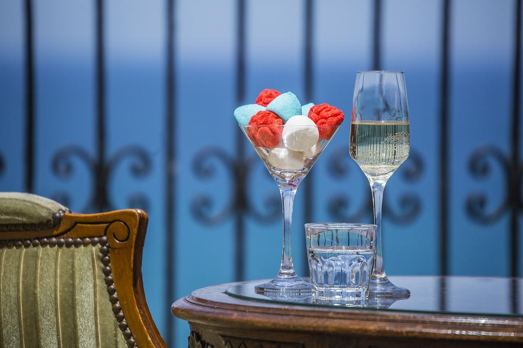 The Seasons Hotel -Studio & Suite Нетания Экстерьер фото